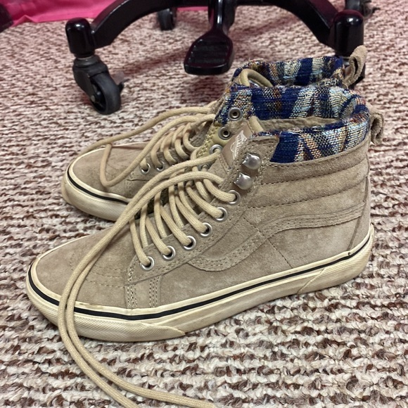 ‎Vans - Picture 1 of 7